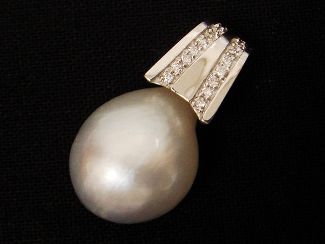 豪華!!18金ホワイトゴールド!!白蝶真珠&天然ダイヤモンド 0.10ct ペンダントトップ★重量5.6g★大粒12mm珠★K18WG・0.10刻印有