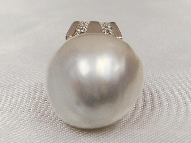 豪華!!18金ホワイトゴールド!!白蝶真珠&天然ダイヤモンド 0.10ct ペンダントトップ★重量5.6g★大粒12mm珠★K18WG・0.10刻印有