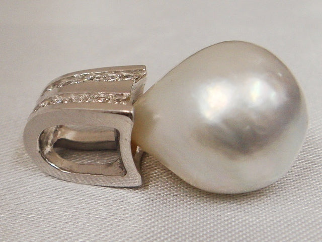 豪華!!18金ホワイトゴールド!!白蝶真珠&天然ダイヤモンド 0.10ct ペンダントトップ★重量5.6g★大粒12mm珠★K18WG・0.10刻印有