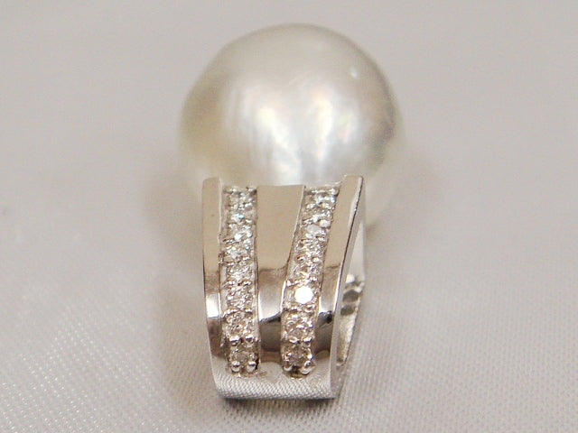 豪華!!18金ホワイトゴールド!!白蝶真珠&天然ダイヤモンド 0.10ct ペンダントトップ★重量5.6g★大粒12mm珠★K18WG・0.10刻印有