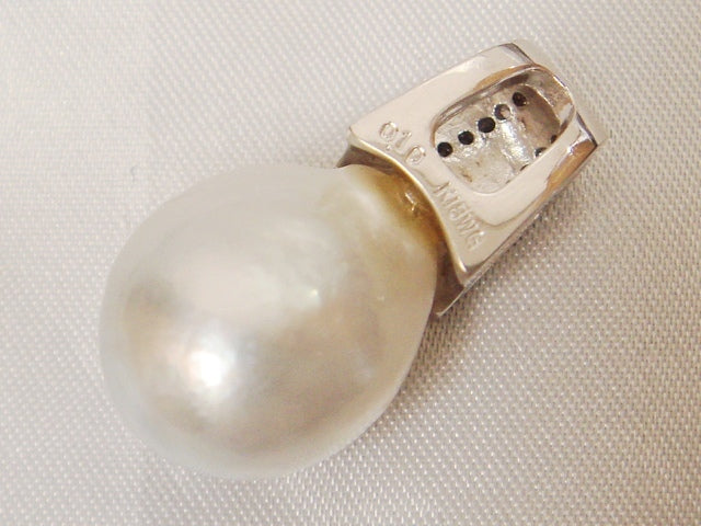 豪華!!18金ホワイトゴールド!!白蝶真珠&天然ダイヤモンド 0.10ct ペンダントトップ★重量5.6g★大粒12mm珠★K18WG・0.10刻印有