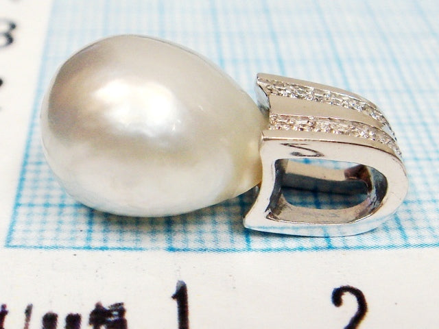豪華!!18金ホワイトゴールド!!白蝶真珠&天然ダイヤモンド 0.10ct ペンダントトップ★重量5.6g★大粒12mm珠★K18WG・0.10刻印有