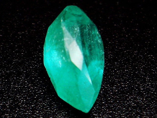 豪華!!鑑別カード付☆天然エメラルド ルース★3.536ct!!大粒ペアシェイプ・サイズ約13×9mm★アクセサリー作成に是非
