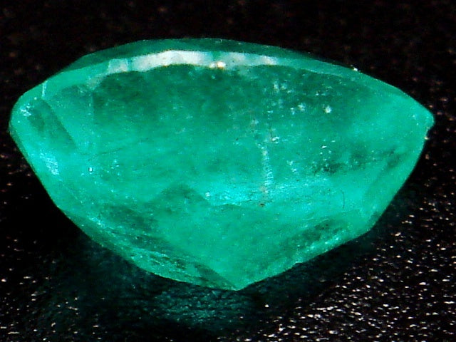 豪華!!鑑別カード付☆天然エメラルド ルース★3.536ct!!大粒ペアシェイプ・サイズ約13×9mm★アクセサリー作成に是非