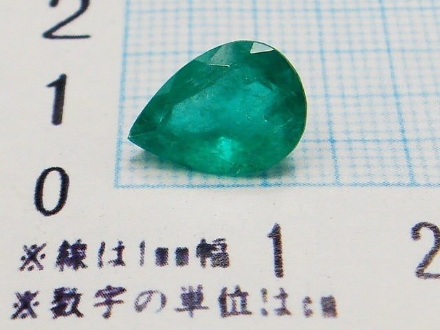 豪華!!鑑別カード付☆天然エメラルド ルース★3.536ct!!大粒ペアシェイプ・サイズ約13×9mm★アクセサリー作成に是非
