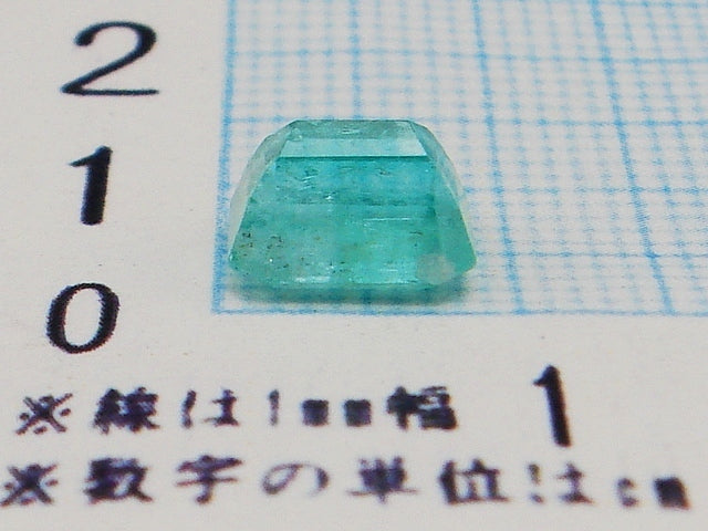 豪華!!鑑別カード付☆大粒 天然エメラルド ルース★2.435ct!!大粒スクエア エメラルドカット・サイズ約8×7mm★アクセサリー作成に是非