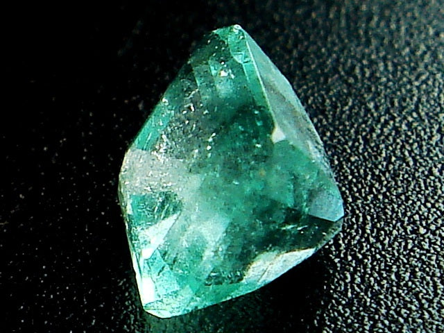 豪華!!鑑別カード付☆天然エメラルド ルース★1.667ct!!大粒スクエア エメラルドカット・サイズ約6×5mm★アクセサリー作成に是非