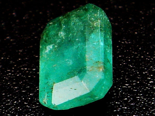 豪華!!鑑別カード付☆天然エメラルド ルース★1.069ct!!大粒スクエア エメラルドカット・サイズ約7×5mm★アクセサリー作成に是非