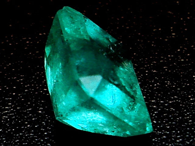 豪華!!鑑別カード付☆天然エメラルド ルース★1.155ct!!大粒スクエア エメラルドカット・サイズ約7×5mm★アクセサリー作成に是非