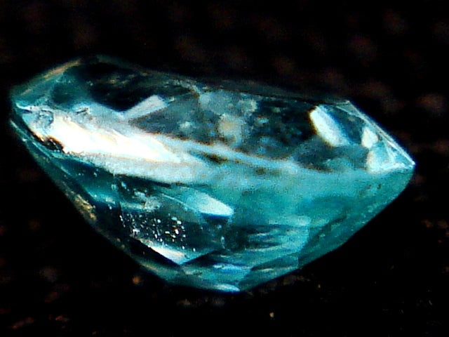 豪華!!鑑別カード付☆天然アパタイト ルース★0.187ct!!オーバル・サイズ約5×3mm★パライバトルマリンカラー★アクセサリー作成に是非