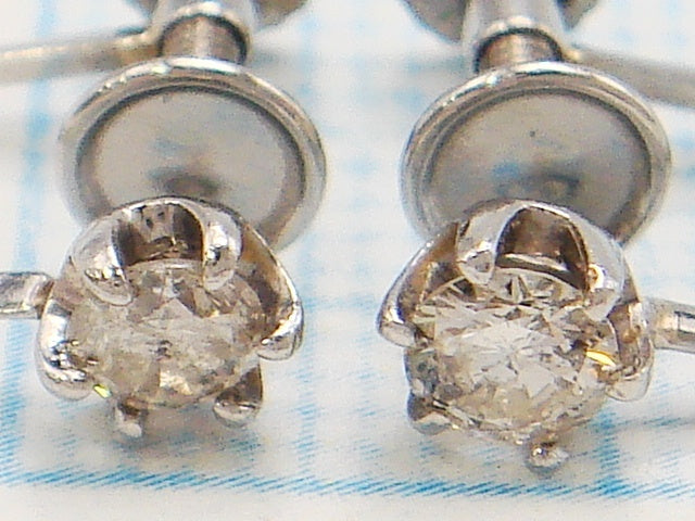 豪華★プラチナ900★天然ダイヤモンド 0.30ctイヤリング★総重量1.5g☆合計0.30ct☆0.15・Pt900刻印有★直径約4㎜★シンプル6本爪★清掃済