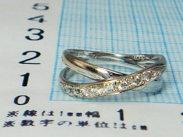 超豪華!!18金ホワイトゴールド★天然ダイヤモンド 5号指輪・リング総重量2.6g☆K18WG・0.15・PV刻印有☆クロスデザイン☆サイズ表記 清掃済