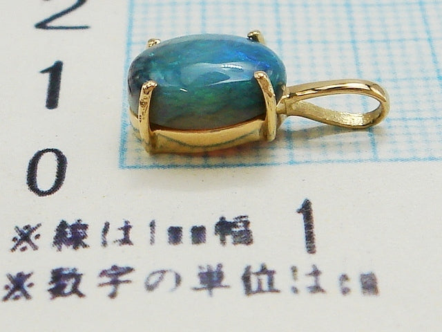 豪華☆18金!!★天然オパール ペンダントトップ!!☆総重量1.0g★750刻印有☆遊色綺麗!!★石サイズ約9mm×7mm☆清掃済